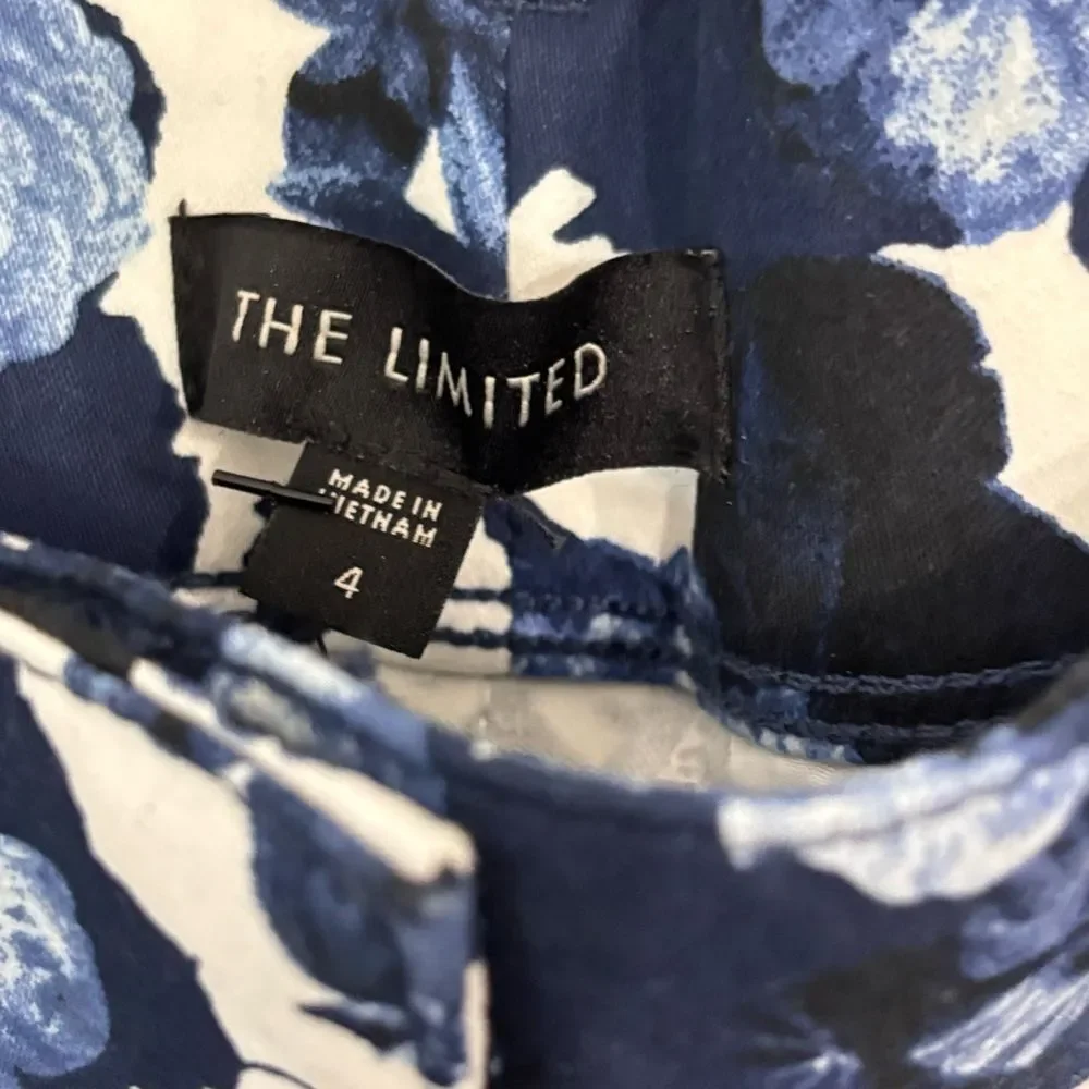 The Limited | Women’s Indigo Navy Floral Tailored Fit Casual Shorts Size 4